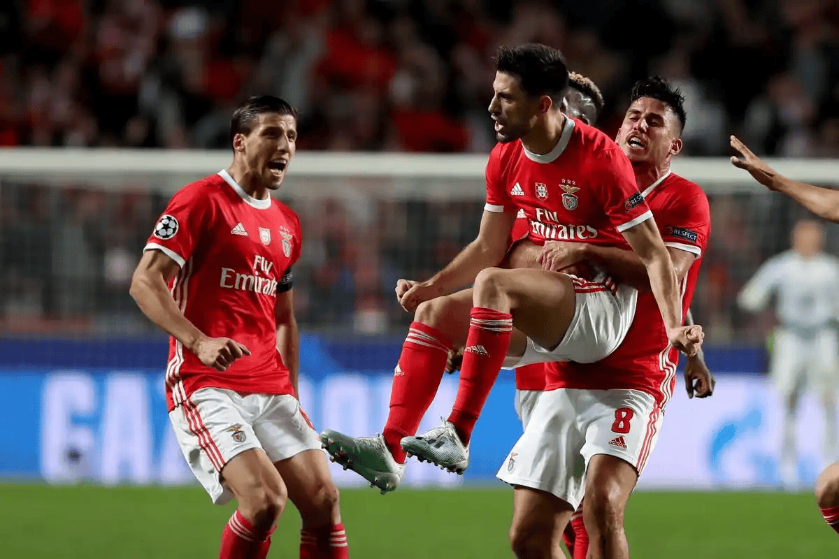 半岛体育-火箭对阵马刺