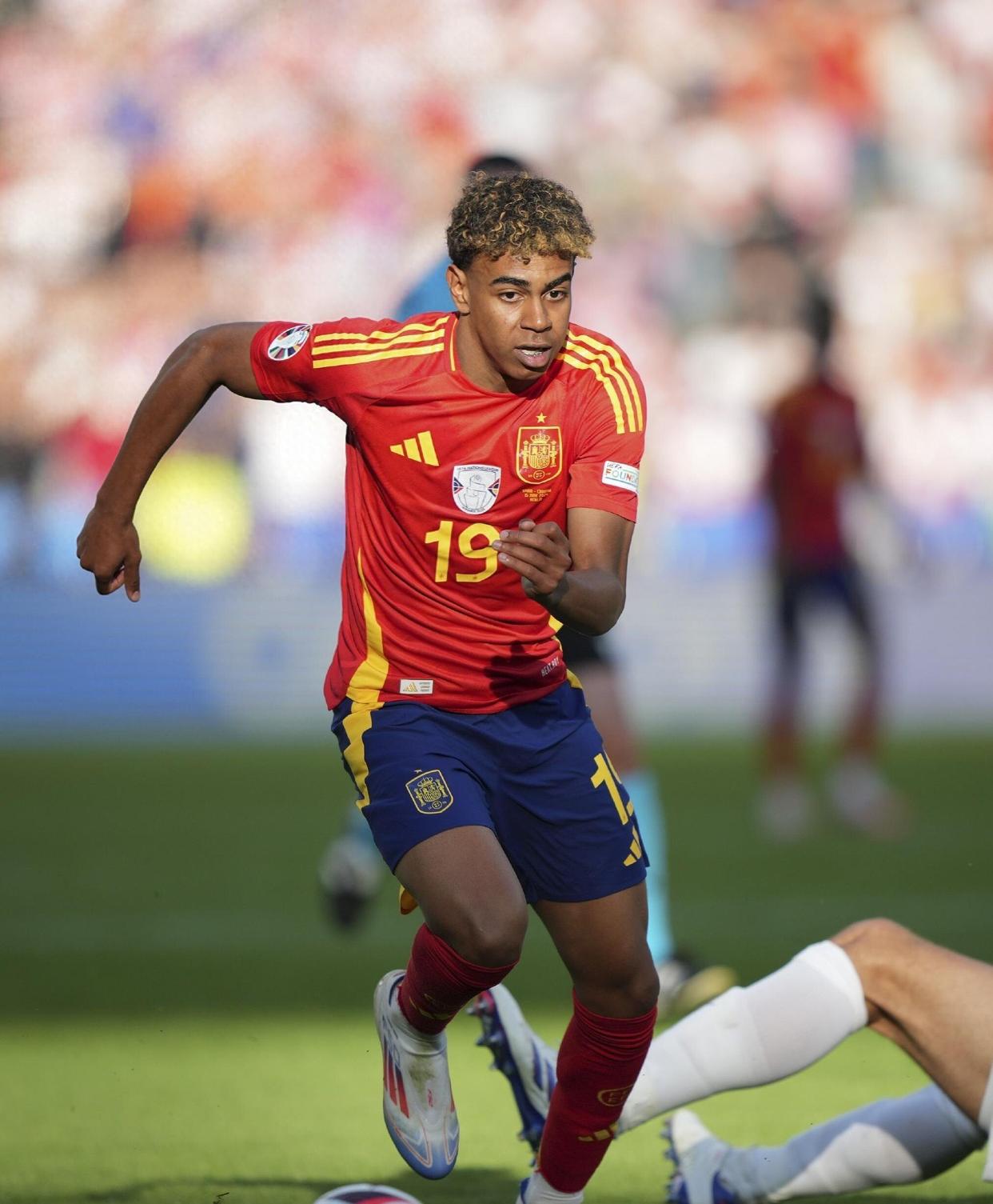 本菲卡社媒官宣穆帅执教