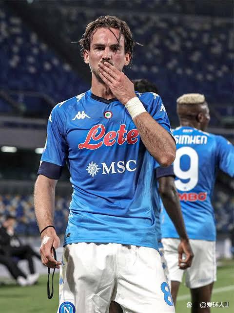 半岛体育娱乐-玄冥二老按住赵敏日