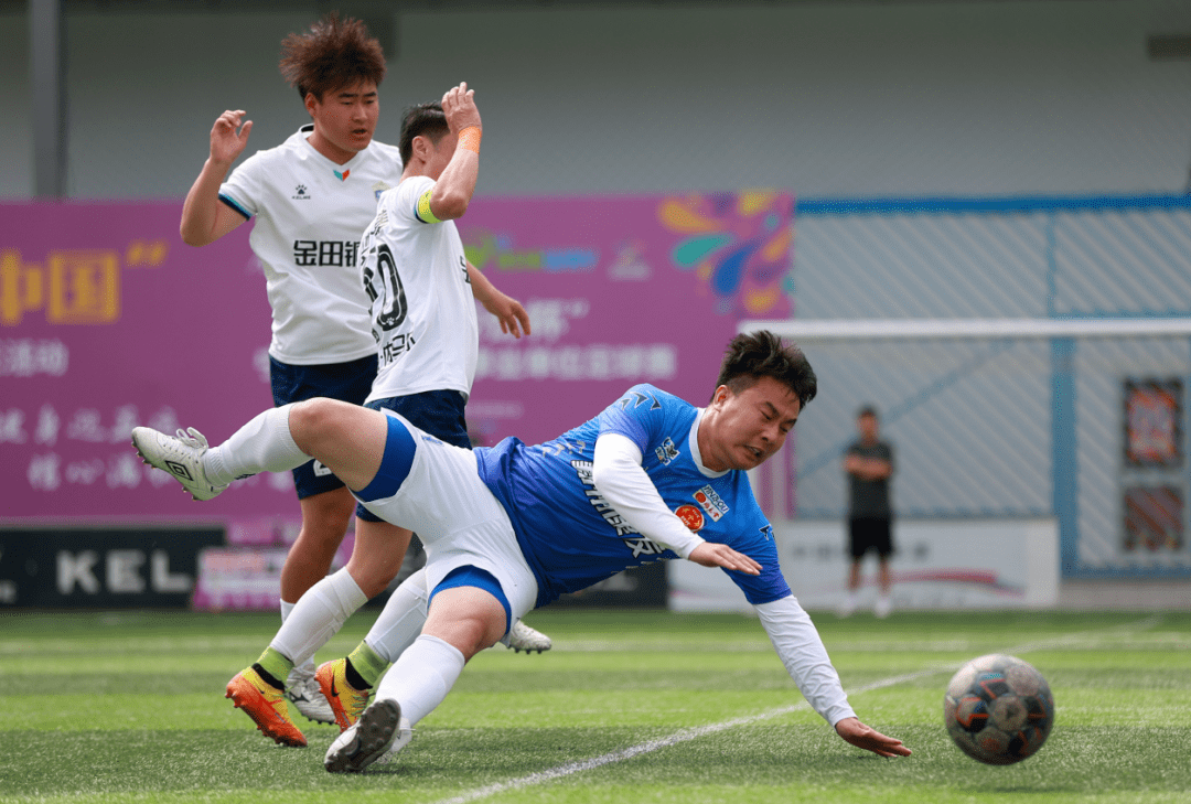 半岛体育娱乐-三心站桩气功30分钟