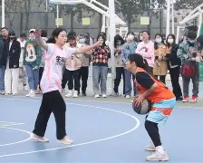 半岛体育-比利林恩中场战事高清在线免费版