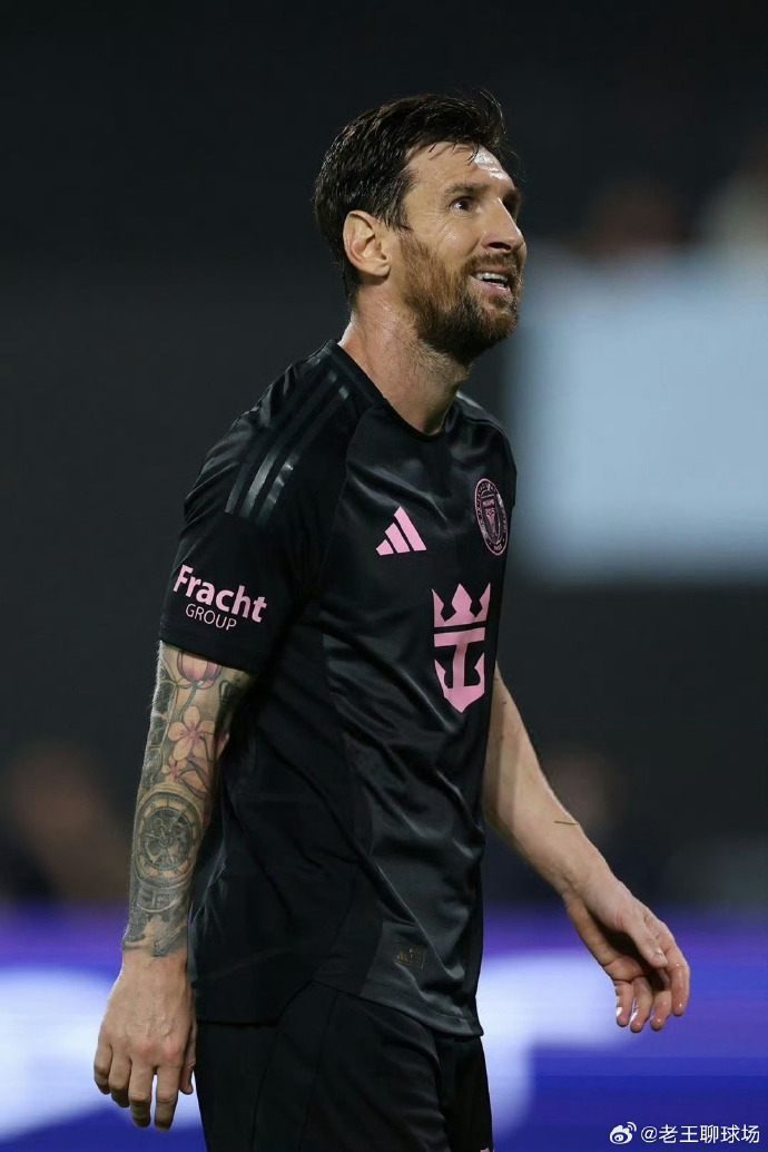 半岛体育APP-梅西在巴萨球衣