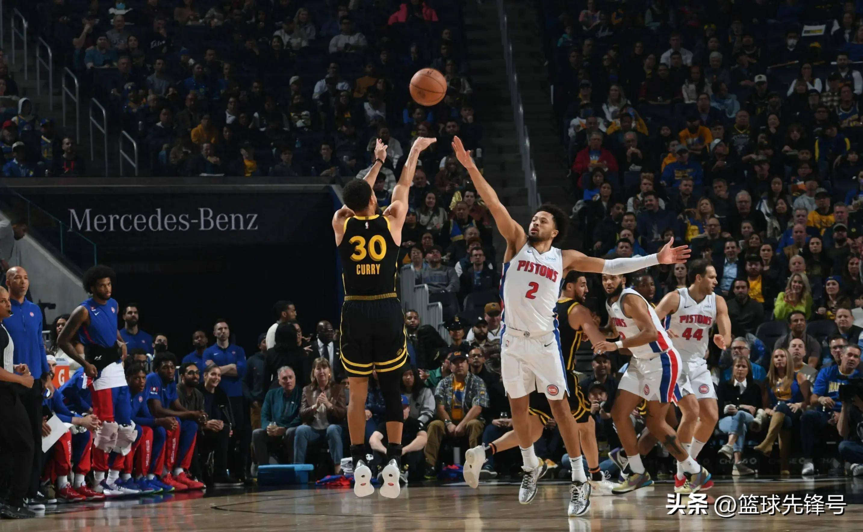 火箭大胜进季后赛 骑士负跌至第4 北京时间3月12